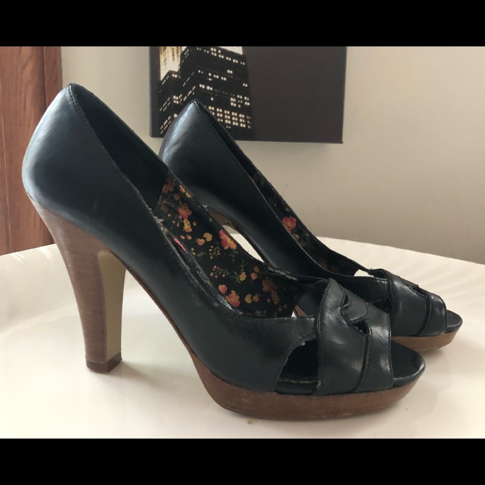 Sarah Jayne Black Heels